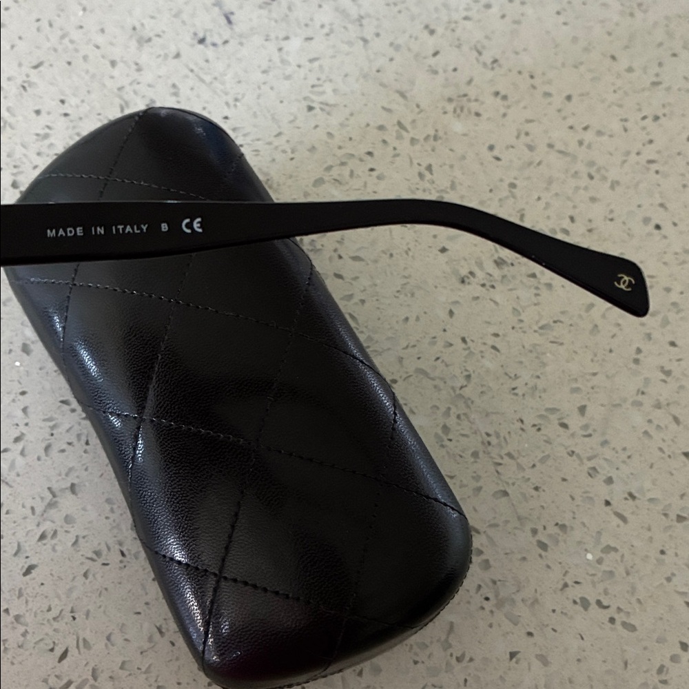 CHANEL Black Sunglasses with case - Picture 7 of 8